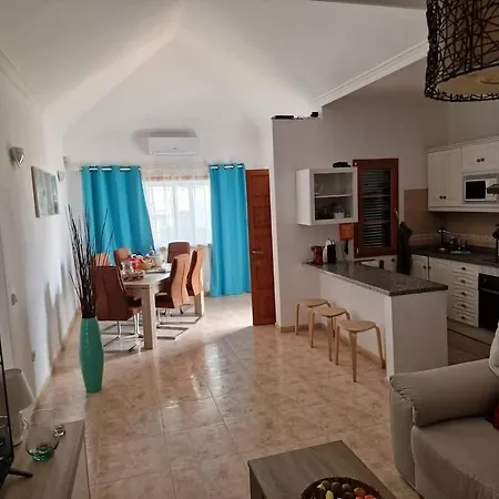 Juanita, Puerto Del Carmen, Lanzarote فيلة تياس