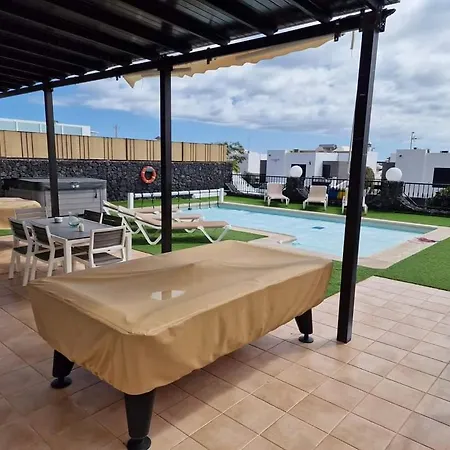 Juanita, Puerto Del Carmen, Lanzarote Villa *